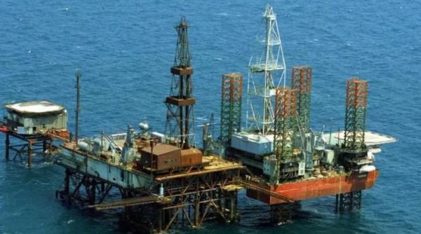 Giganții petrolieri mondiali înregistrează profituri masive în al treilea trimestru