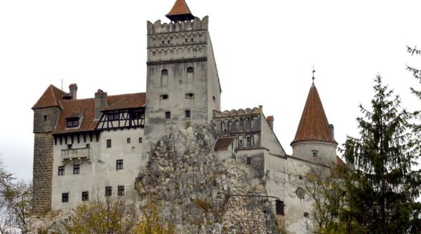 Elon Musk vine în România. Fondatorul Tesla a închiriat Castelul Bran pentru o petrecere privată 