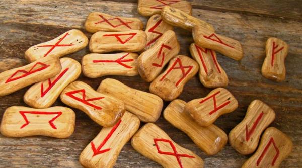 Horoscop rune, 31 octombrie - 6 noiembrie: Leii îşi pregătesc bagajele, iar Peștii vor începe o viață nouă