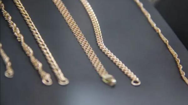 Italia. Îngrijitoare româncă, condamnată la închisoare după ce a furat bijuteriile bătrânei și le-a vândut la amanet