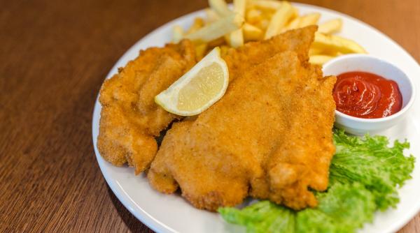 Șnițelul vienez a ajuns un lux chiar și pentru austrieci: "La 30 de euro, mai bine îl fac acasă"