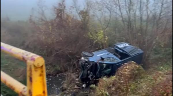 Microbuz cu români, răsturnat lângă Sibiu. Șapte persoane rănite; şoferul era băut