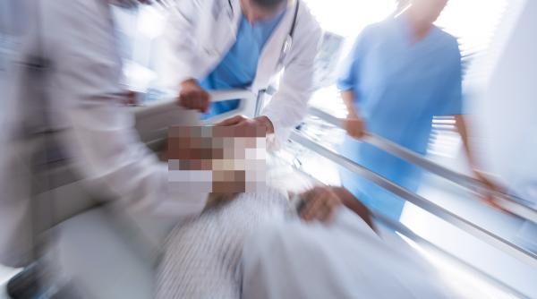 Medic român, demis din funcţia de conducere pentru că şi-a „mutat“ părinţii în spitalul unde lucra: 1.229 de zile în 6 ani