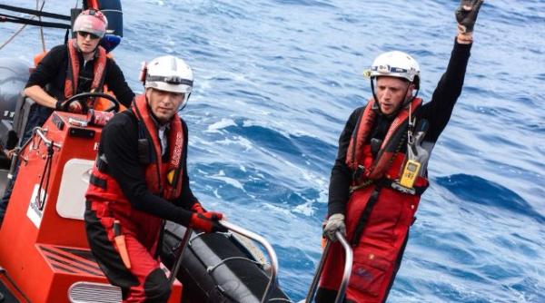 Dragoș, românul care salvează viețile a mii de migranți în Mediterană: “Nu sunt resemnat cu faptul că oamenii se pot îneca, căzând de pe plută“