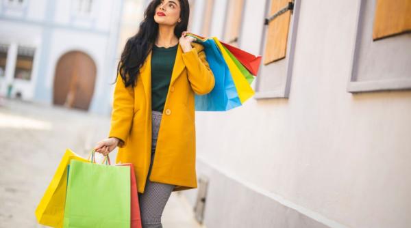 Cum te îmbraci bine cu bani puţini înainte de o călătorie?