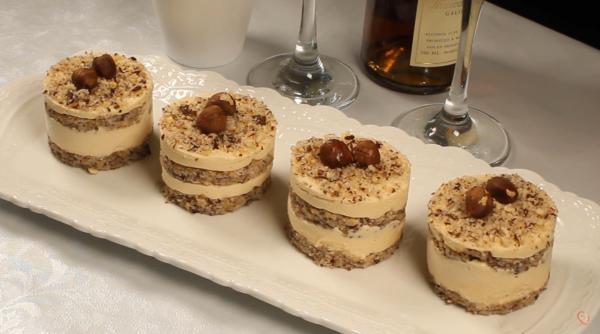 Tort egiptean cu nuci și caramel. Crocant și în același timp cremos, cel mai bun desert de sezon!