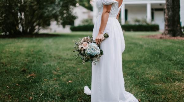 Un român a vrut să se căsătorească, dar a descoperit că este deja căsătorit cu o femeie care e plecată în Spania