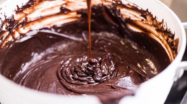 Chec pufos cu ciocolată, cu doar trei linguri de făină. Rețeta care face senzație pe Instagram. Încearcă-l și tu nu vei regreta!