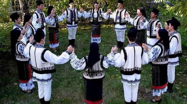 Italia. Românii din Asti, festival folcloric de Ziua Națională a României: „Este foarte important pentru comunitate să își mențină identitatea și rădăcinile“