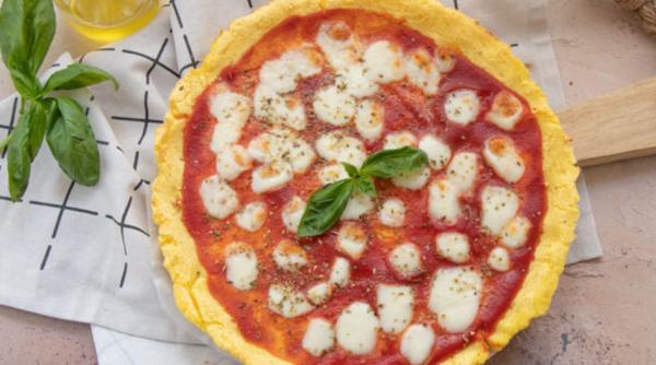 Pizza din cartofi - preparatul perfect pentru o cină cu familia sau prietenii