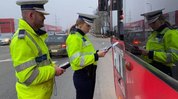 Poliţia Rutieră poate dispune ridicarea mașinilor staţionate neregulamentar. Legea a fost promulgată 