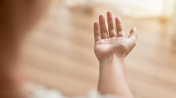 Irlanda. Româncă, arestată în fața unei catedrale: "Nu deranja sau enerva pe nimeni. Pur și simplu căuta ajutorul unor buni creștini"