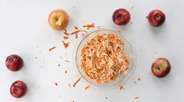 Salată de morcovi cu mere și țelină - un preparat hrănitor și delicios de post 