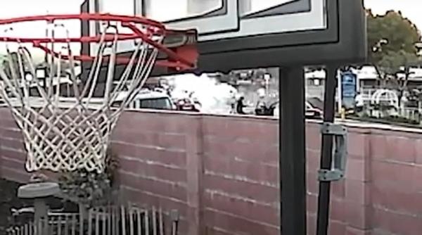 „Ai fi zis că e un accident de avion”. O maşină a intrat într-un grup de poliţişt: 25 de persoane au fost rănite