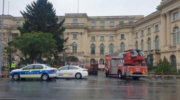 Incendiu la Palatul Regal: 150 de persoane au fost evacuate 