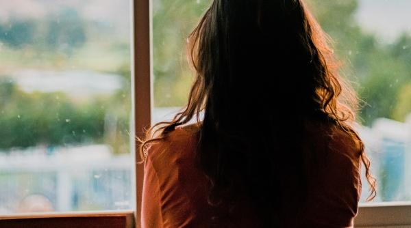 Mai multe românce cu datorii în țară, exploatate de conaționali în Olanda: „Nevoite să-și lase copiii în urmă pentru a câștiga bani în străinătate”