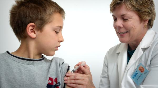 Italia. Avertismentul medicilor despre gripă: "Copiii sunt în pericol”. Lombardia oferă vaccinuri gratuite începând de sâmbătă