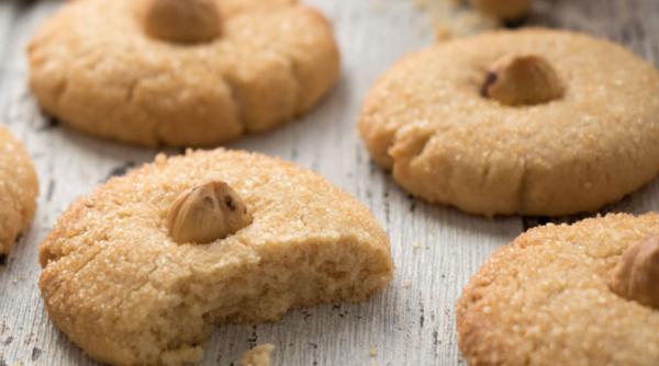 Biscuiți cu alune de pădure - preparatul perfect atunci când ești în criză de timp. Ies delicioși!