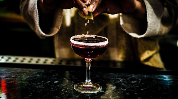 Dezvăluirile unei hostesse de la un restaurant de lux: „Am primit un bacșiș de 100 de lire sterline doar pentru că am salutat un domn bogat”