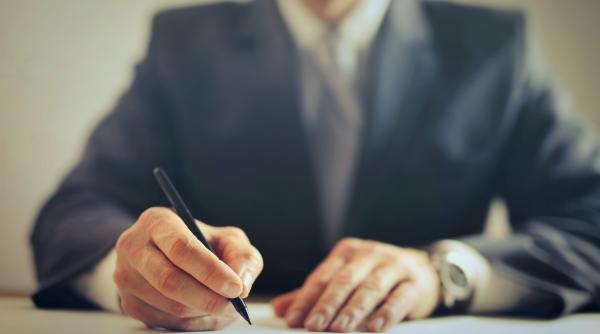 „Sunt avocatul Zuin, noul dumneavoastră vecin“. Metoda prin care un român din Italia reușea să-i facă pe oameni să scoată bani din portofel