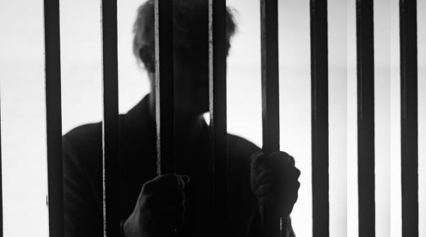 Marea Britanie: încurajarea autovătămării pe rețelele sociale, incriminată