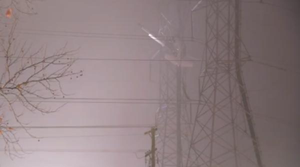 Avion prăbuşit în SUA, peste liniile electrice: întreruperi masive de curent electric în apropiere de Washington