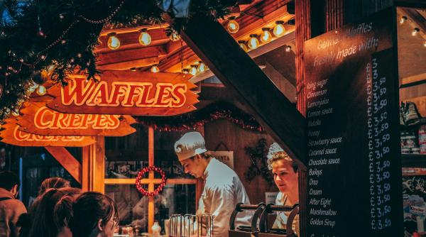 Prețuri scandaloase la un târg de Crăciun din Anglia: Zece lire pentru o ciocolata caldă