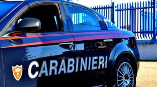 Italia. Trei români au fost prinși de poliție în timp ce încercau să fure din grădina unei locuințe private 