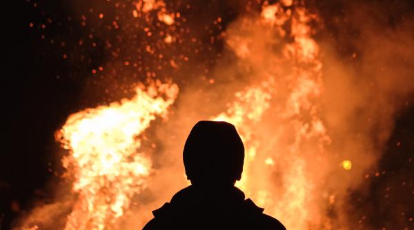 Ucraina. Nouă persoane și-au pierdut viața în flăcări, în timp ce încearcau să își încălzească locuințele după atacurile rusești