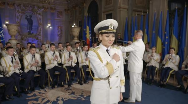 Emilia Dorobanțu, un cadou întregii Românii, cu o melodie care impresionează până la lacrimi: „Şi atunci când eşti departe/ Să spui cu demnitate: român voi fi mereu”