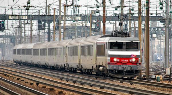 Alertă în Franța. Grevă de amploare în transporturi, ce amenință și Sărbătorile de Iarnă