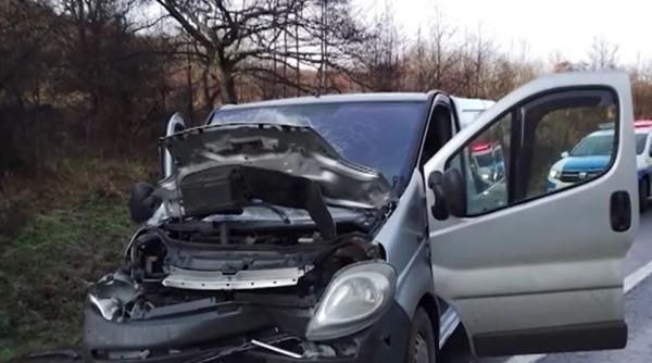 Microbuz plin cu români, accident grav în Istanbul 