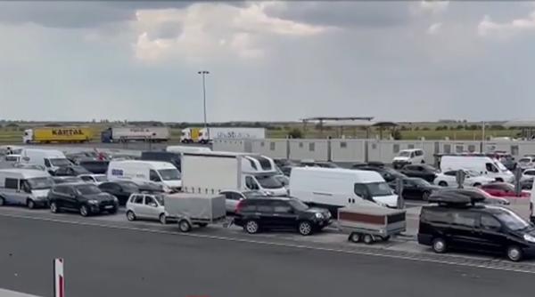 Kilometri de cârnaţi, mii de borcane cu murături şi sute de kilograme de cozonaci iau calea diasporei: „Să simtă şi ei de unde au plecat, să nu uite”