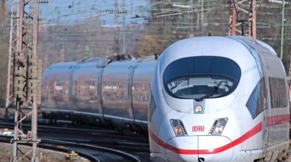 Germania. Român de 24 de ani, în stare critică după ce a fost lovit de un tren de marfă lângă Nittendorf 