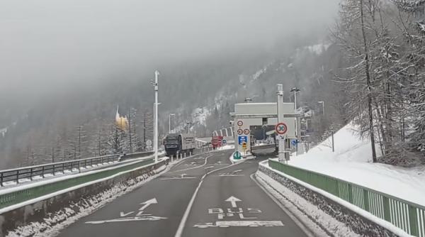 Activişti pentru climă din Franţa şi Italia au blocat tunelul Mont Blanc