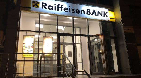 Raiffeisen a început returnarea banilor pentru românii păgubiţi cu 21 de milioane de euro