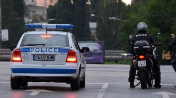 Autocar, plin cu migranți, reținut în Bulgaria. Doi români au fost arestaţi