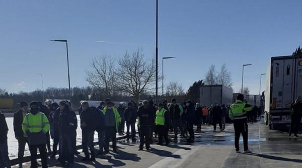 Transportatorii condamnă votul Austriei împotriva aderării României la Schengen şi cere eliminarea controalelor la frontiera cu Bulgaria