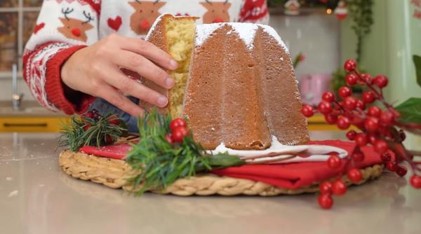 Pandoro de Crăciun cu cremă de șofran, o idee excelentă: Rețeta rafinată, extrem de ușor de făcut, delicioasă și dietetică