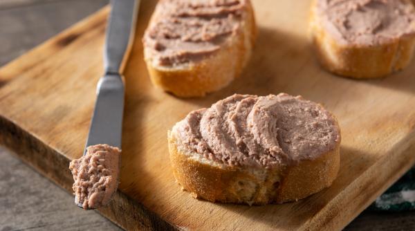 Pate de porc, rețeta care îți garantează succesul la masa de Crăciun! Surprinde-ți oaspeții 