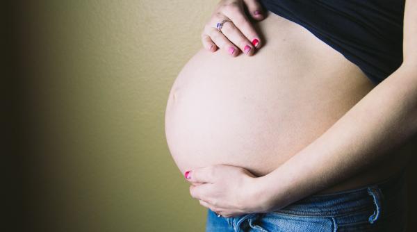 Spania adoptă o lege care permite fetelor de 16 și 17 ani să avorteze fără consimțământul părinților 