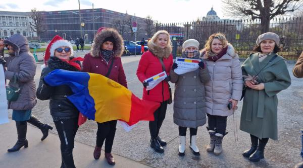 „Austria i-a jignit pe cei peste 150 000 de români care locuiesc legal aici“: Acțiune de protest în fața cancelariei premierului Karl Nehammer