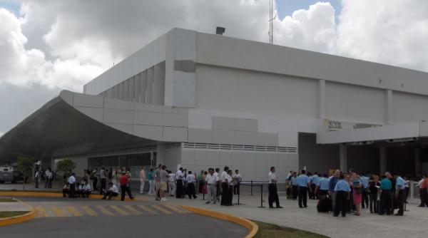 O vacanță de vis în Mexic s-a transformat într-un fiasco pentru un cuplu de români: „Am fost deportați după ce ne-au ținut într-o cameră fără pașaport și telefon”