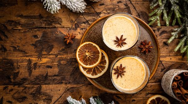 Eggnog, băutura ideală care să însoțească cina de Crăciun sau de Revelion. Ceva mai delicios n-ați băut!