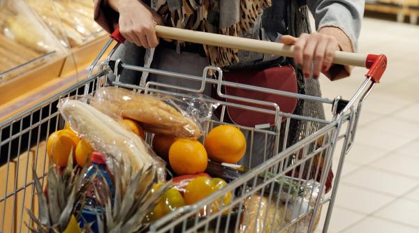 Grecia: Populația va primi între 220 și 1.000 de euro de la stat, pentru coșul de alimente