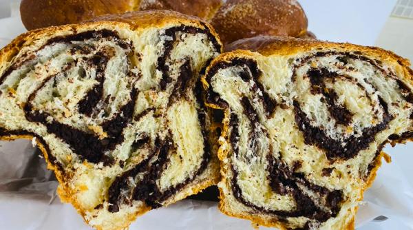 Peste două milioane de cozonaci ajung la românii din diaspora, de sărbători. Oferta va depăşi 7,5 milioane în acest an (ROMPAN)