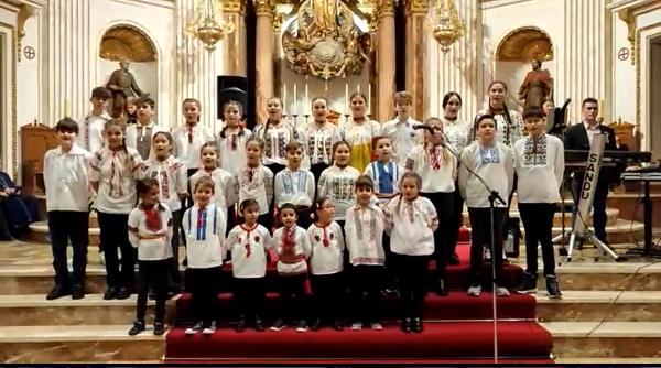 Spania. Concerte de colinde de Crăciun susținute de copiii români din toate parohiile: „Am învățat Plugușorul ca să mă vadă bunica“ 