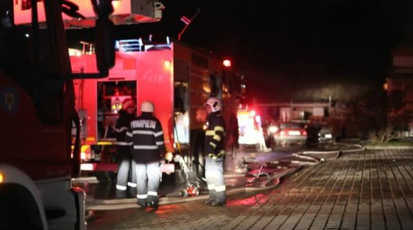 Incendiu uriaș într-o hală din Parcul Tetarom, din Cluj-Napoca