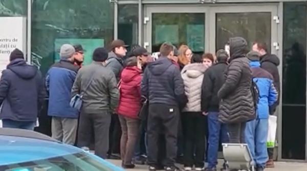 Ministrul Energiei renunță la prevederea care îi obligă pe români să depună declarații pentru plafonarea prețului la energie, după ce oamenii au stat la cozi