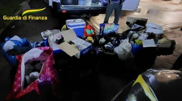 Pachetele trimise de acasă românilor din Italia, confiscate de autorități. Peste 2.500 de tone de carne și brânzeturi, în valoare de 30.000 de euro 